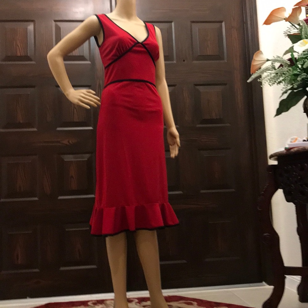 Red and black dress - Picture 8 of 16